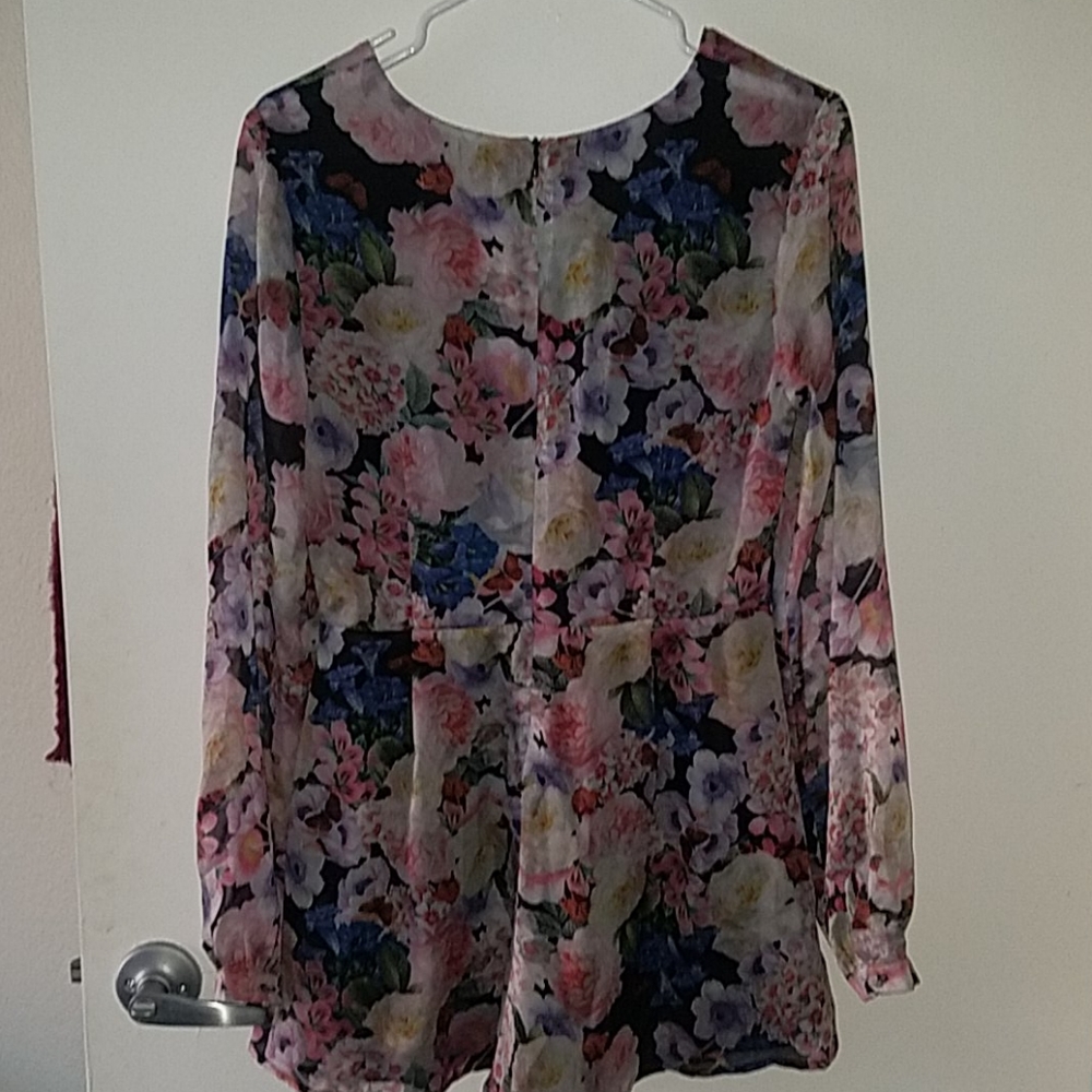 GLAMOROUS FLORAL ROMPER - Picture 5 of 7